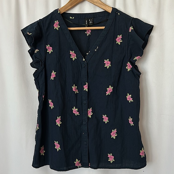 Vero Moda Tops - Vero Moda Navy Blue Floral Cap Short Sleeve Cotton Shirt Top **Size L** 🌸🌸